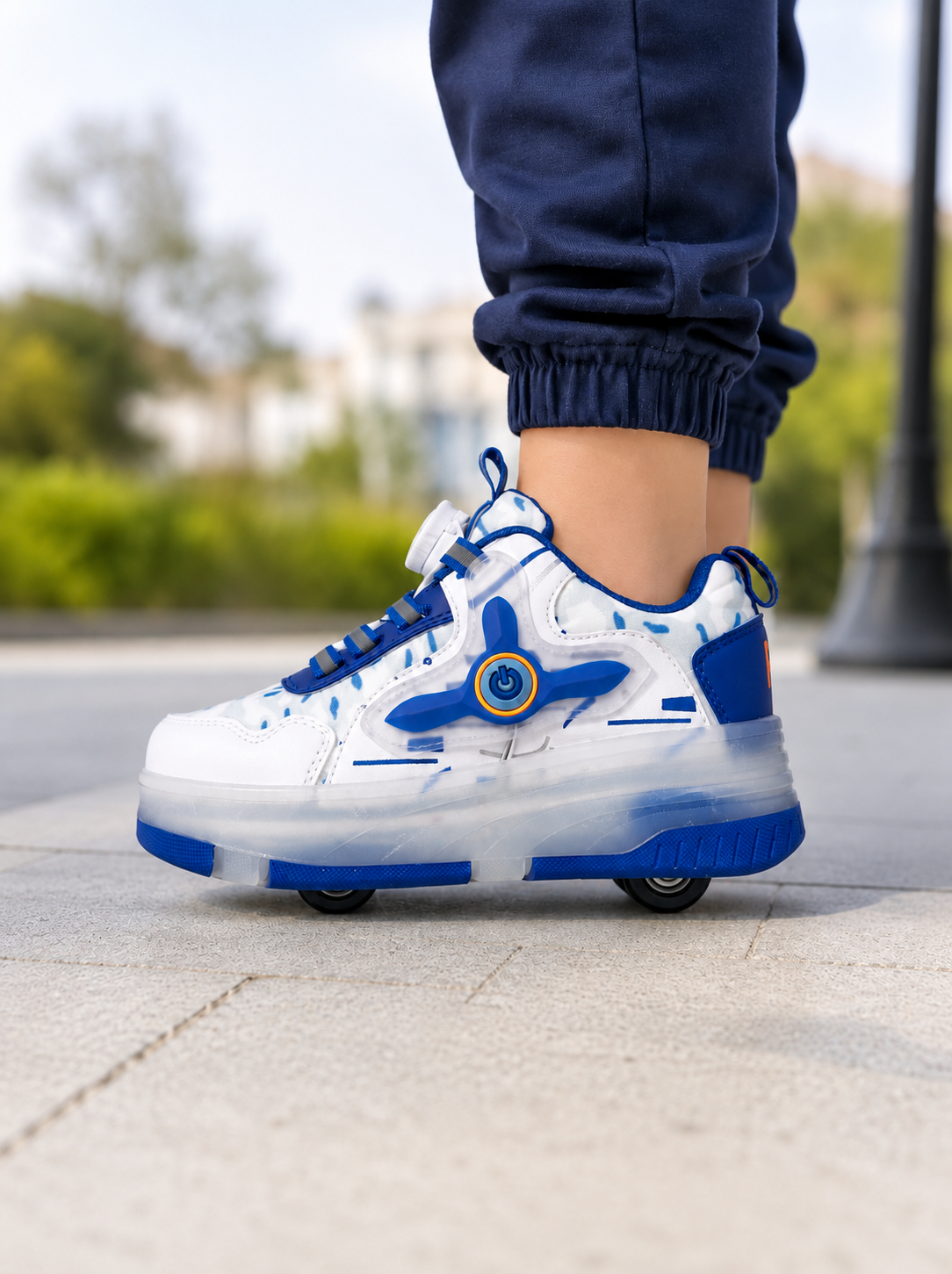 Erkek Çocuk Işıklı Kaykaylı Paten Ayakkabı – Tak Çıkar 4 Tekerlekli LED Spor Sneaker Otomatik Bağcıklı Ortopedik